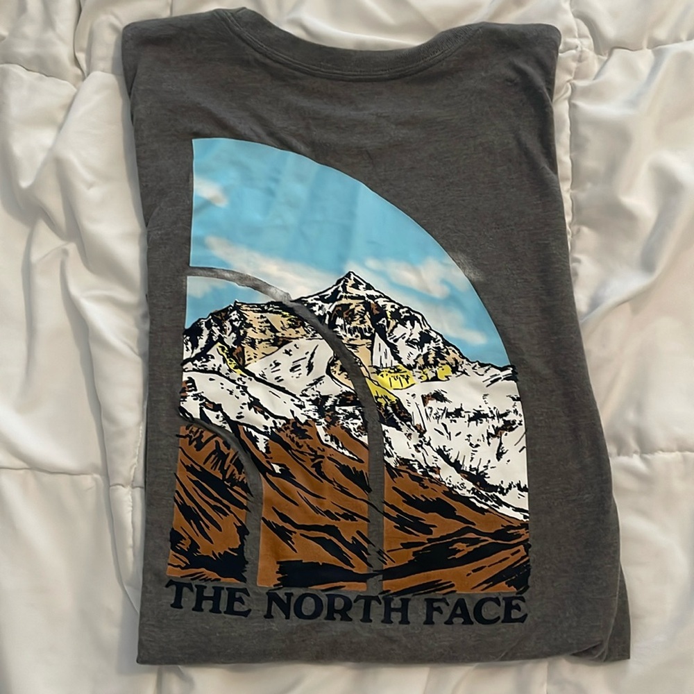 Men’s long sleeve North Face t-shirt, size S. Mountain image on back.